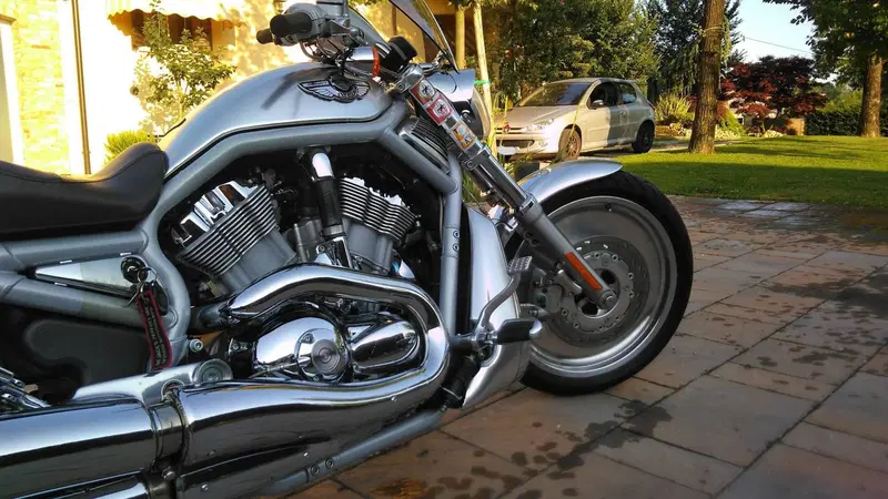 Harley-Davidson 1130 V-Rod (2002 - 05) - VRSCA (3)