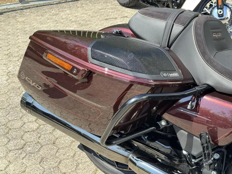 Harley-Davidson CVO Street Glide (2024) (7)