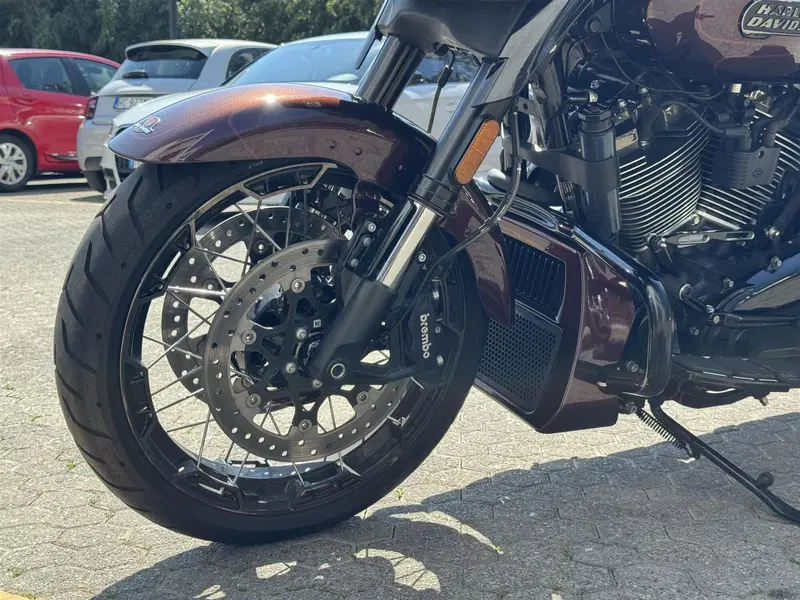 Harley-Davidson CVO Street Glide (2024) (8)