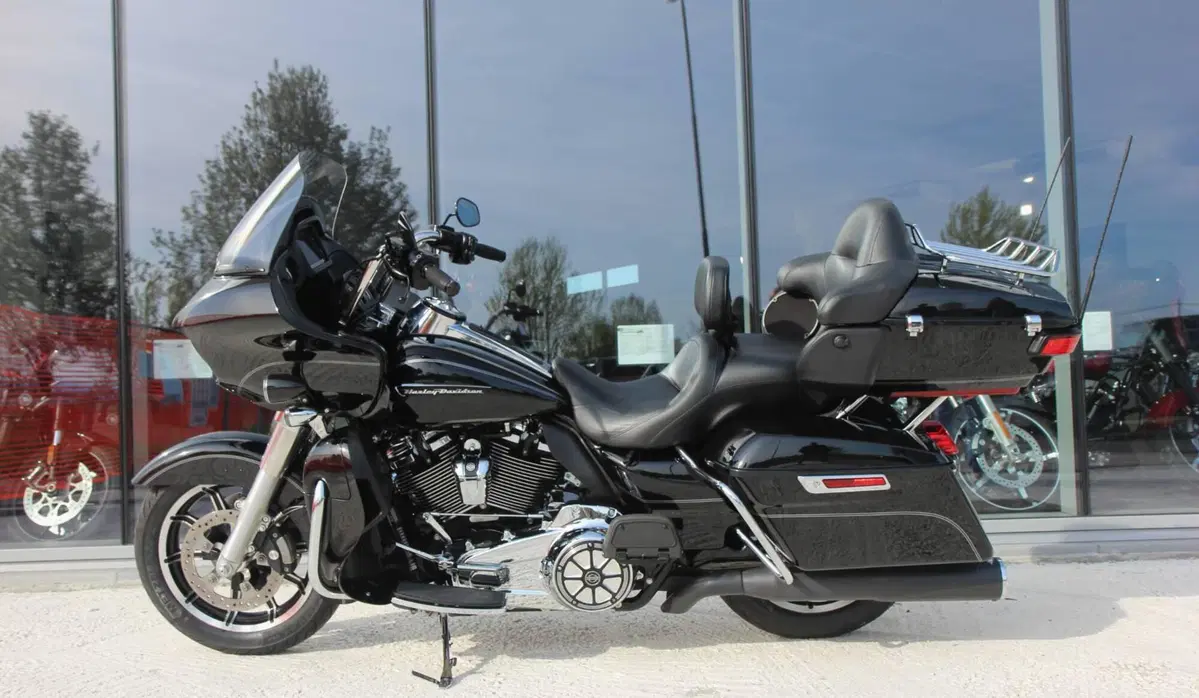 Harley-Davidson 107 Road Glide Ultra (2017 - 18) - FLTRU (3)
