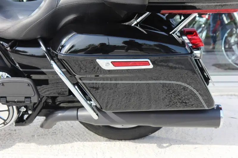 Harley-Davidson 107 Road Glide Ultra (2017 - 18) - FLTRU (9)