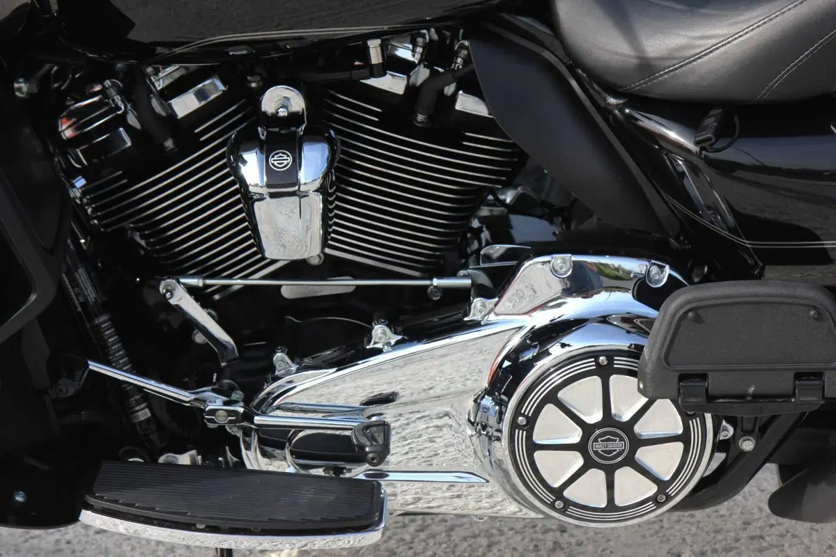 Harley-Davidson 107 Road Glide Ultra (2017 - 18) - FLTRU (9)