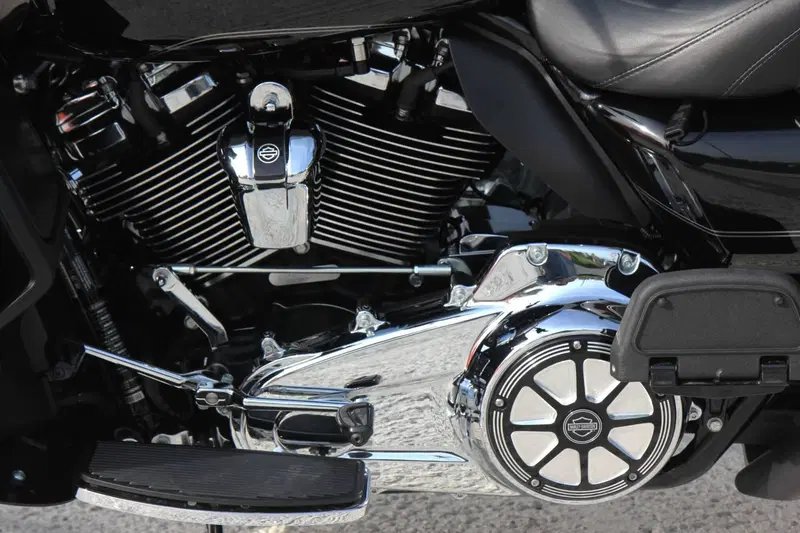 Harley-Davidson 107 Road Glide Ultra (2017 - 18) - FLTRU (8)