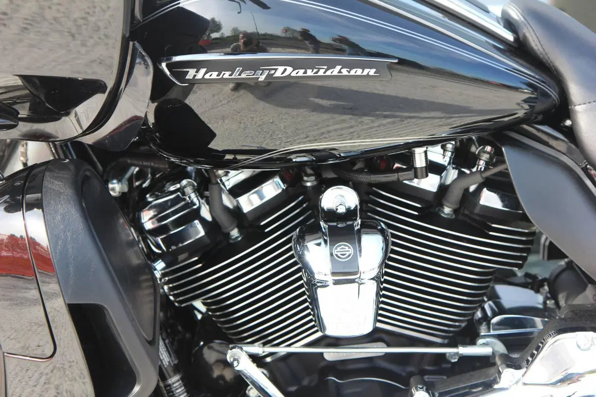 Harley-Davidson 107 Road Glide Ultra (2017 - 18) - FLTRU (8)
