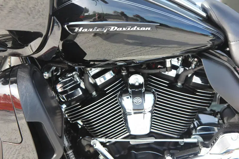 Harley-Davidson 107 Road Glide Ultra (2017 - 18) - FLTRU (7)