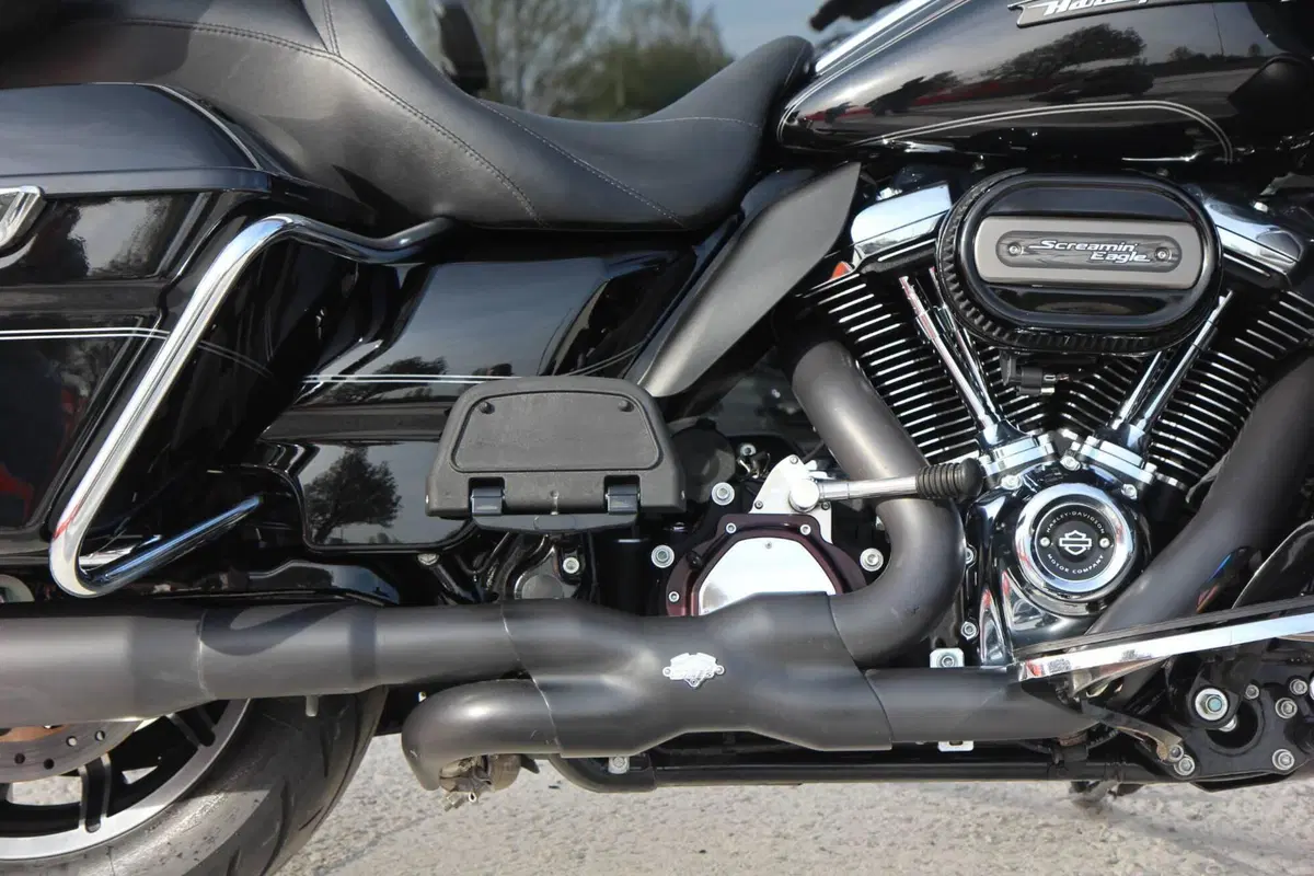 Harley-Davidson 107 Road Glide Ultra (2017 - 18) - FLTRU (4)