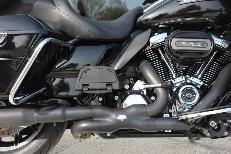 Harley-Davidson 107 Road Glide Ultra (2017 - 18) - FLTRU (3)