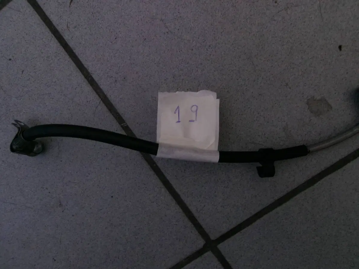 TUBO (19) FRENO PINZA ANTERIORE DESTRA PIAGGIO MP3 (3)
