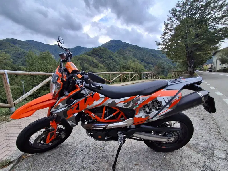 KTM 690 SMC R (2021 - 22) (2)