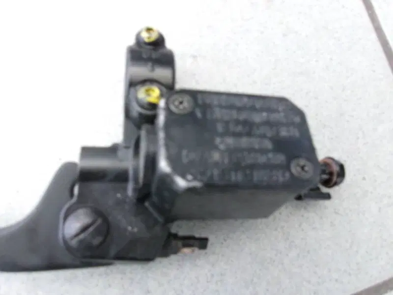 POMPA FRENO ANTERIORE DESTRA PIAGGIO MP3 350 SPORT (2)