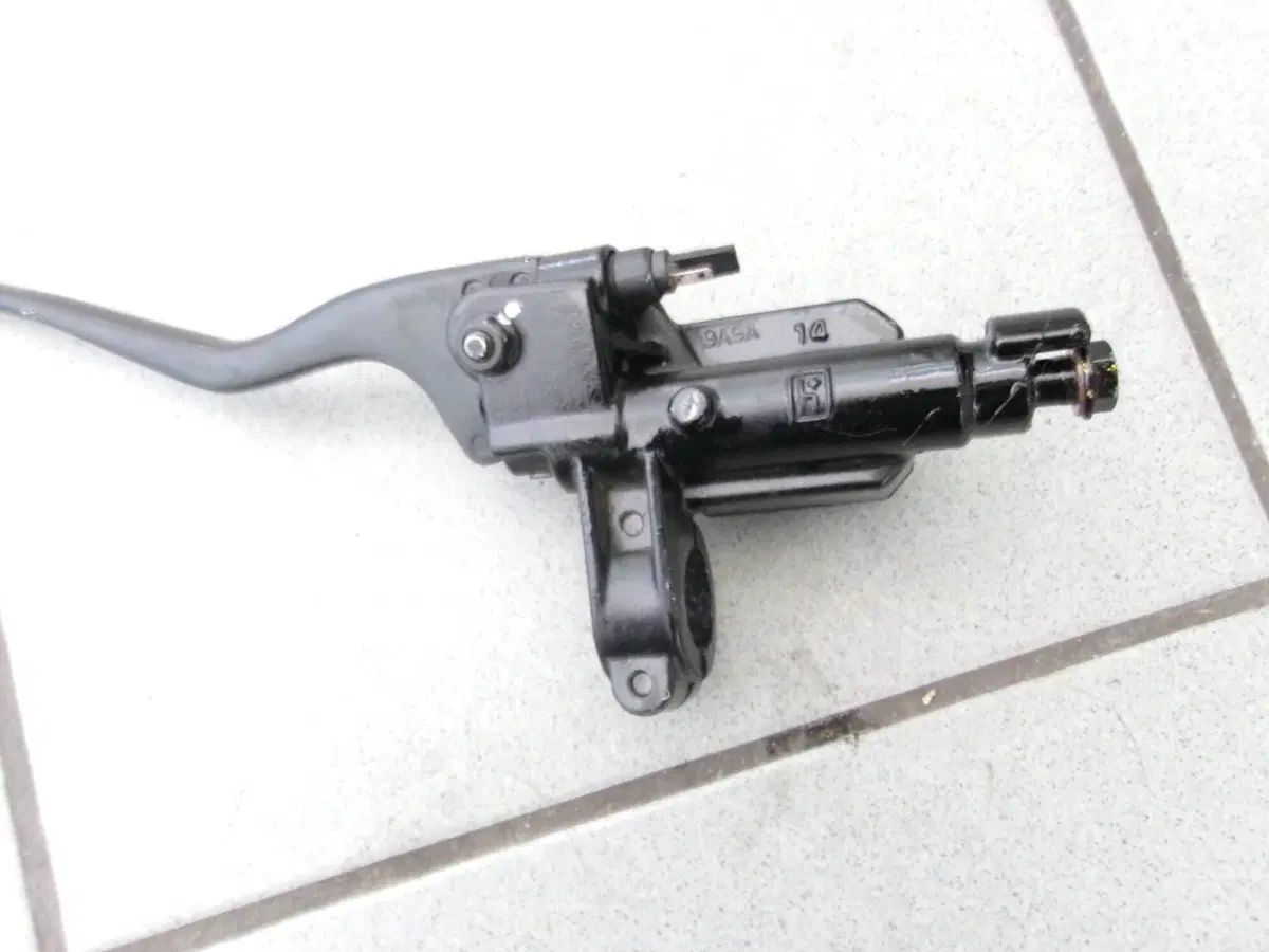 POMPA FRENO ANTERIORE DESTRA PIAGGIO MP3 350 SPORT (3)