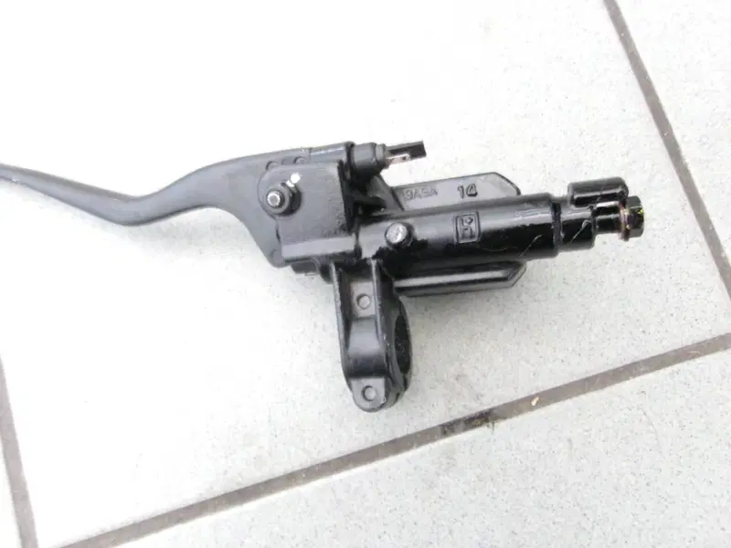 POMPA FRENO ANTERIORE DESTRA PIAGGIO MP3 350 SPORT (3)