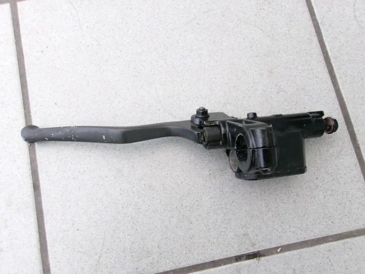POMPA FRENO ANTERIORE DESTRA PIAGGIO MP3 350 SPORT (6)
