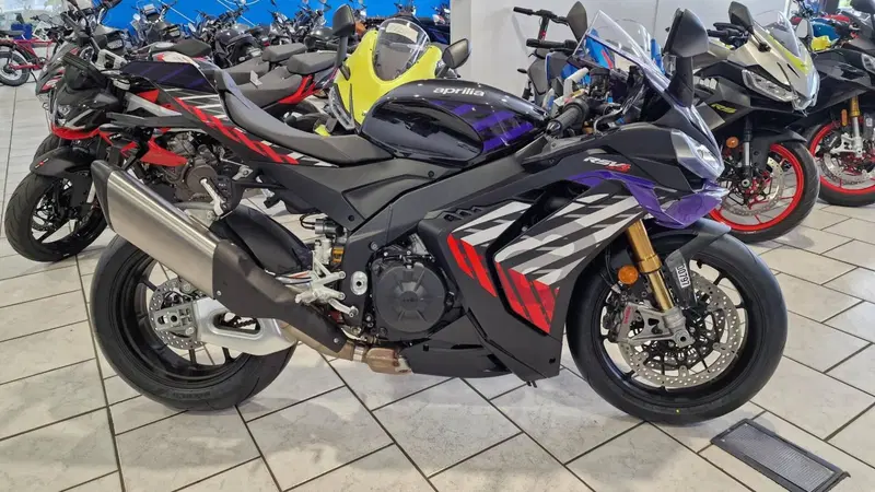 Aprilia RSV4 1100 Factory (2025 - 26) (2)