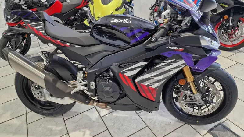 Aprilia RSV4 1100 Factory (2025 - 26) (3)