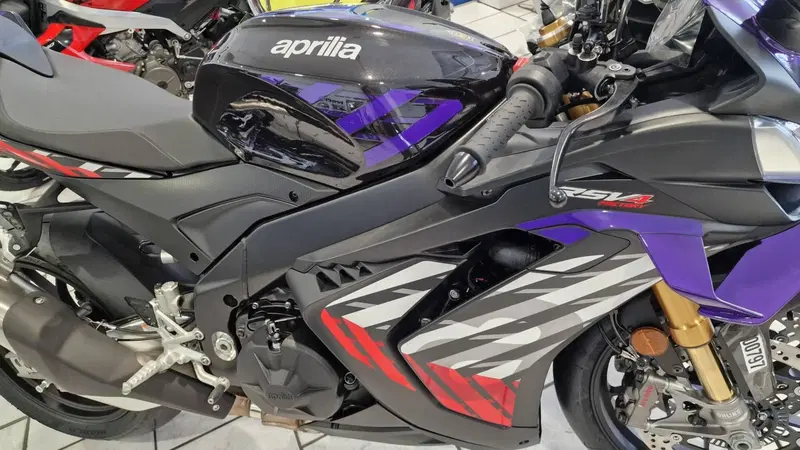 Aprilia RSV4 1100 Factory (2025 - 26) (4)