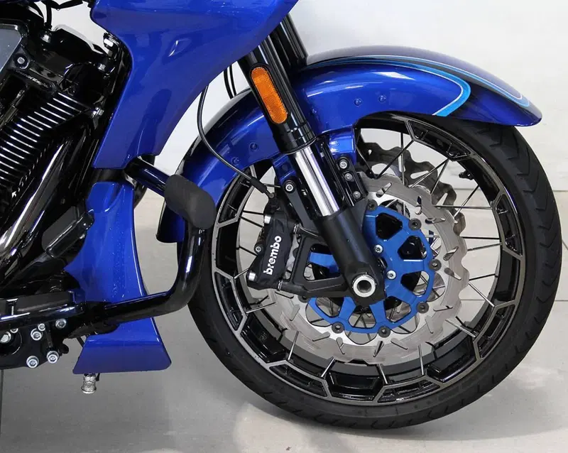 Harley-Davidson CVO Road Glide (2023) (2)