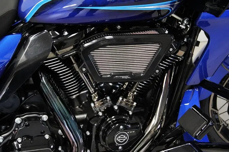 Harley-Davidson CVO Road Glide (2023) (6)