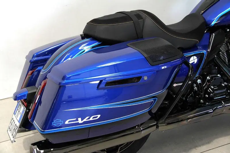 Harley-Davidson CVO Road Glide (2023) (8)
