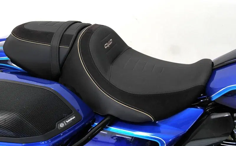 Harley-Davidson CVO Road Glide (2023) (9)