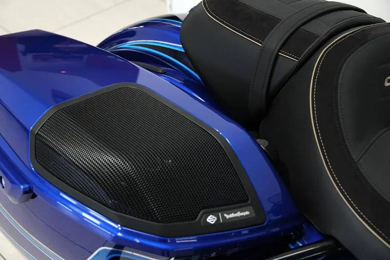 Harley-Davidson CVO Road Glide (2023) (10)