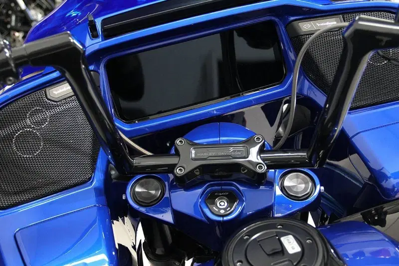 Harley-Davidson CVO Road Glide (2023) (13)