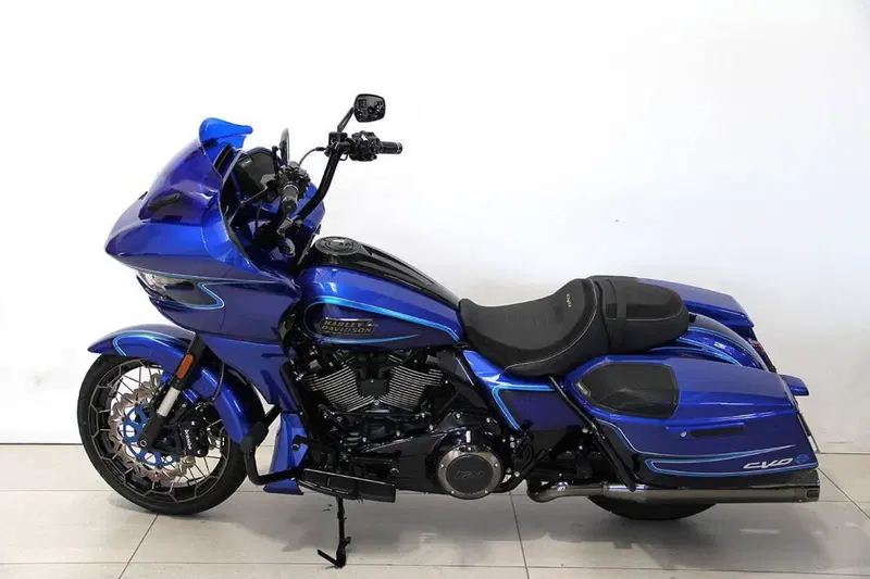 Harley-Davidson CVO Road Glide (2023) (16)