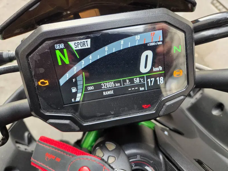 Kawasaki Z 900 SE (2022 - 24) (7)