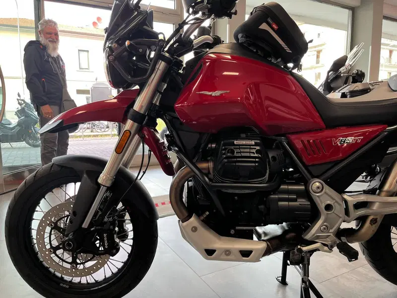Moto Guzzi V85 TT (2019 - 20) (9)