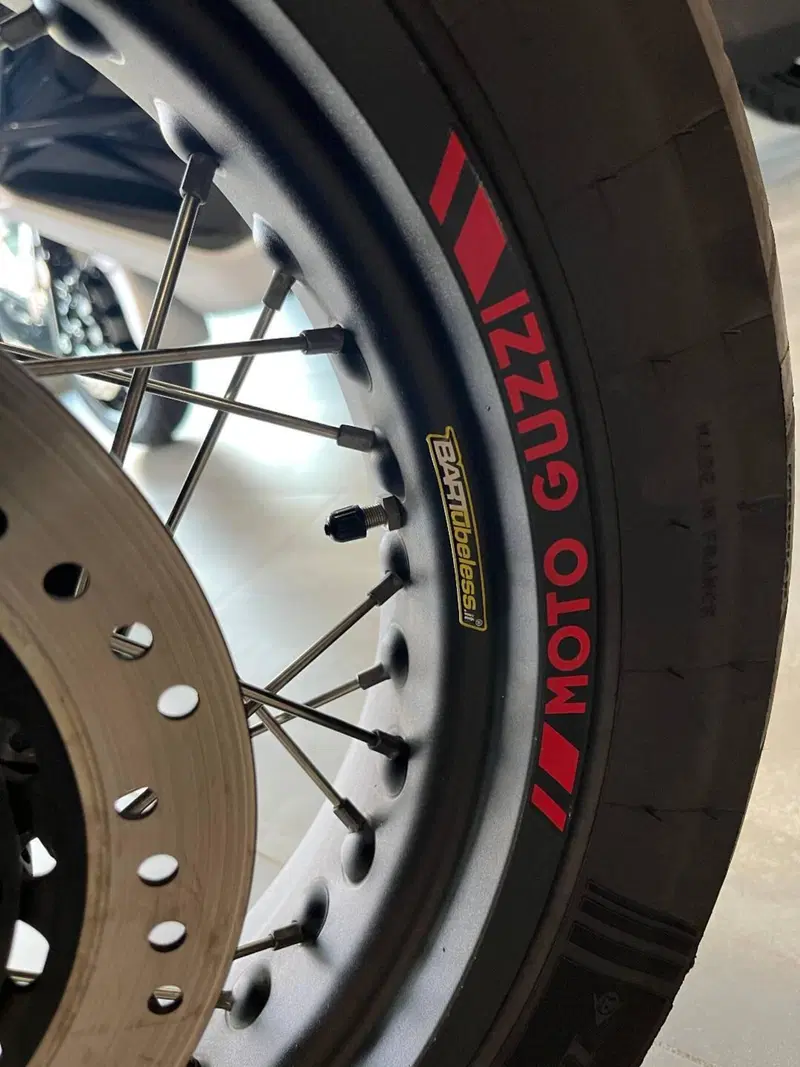 Moto Guzzi V85 TT (2019 - 20) (10)