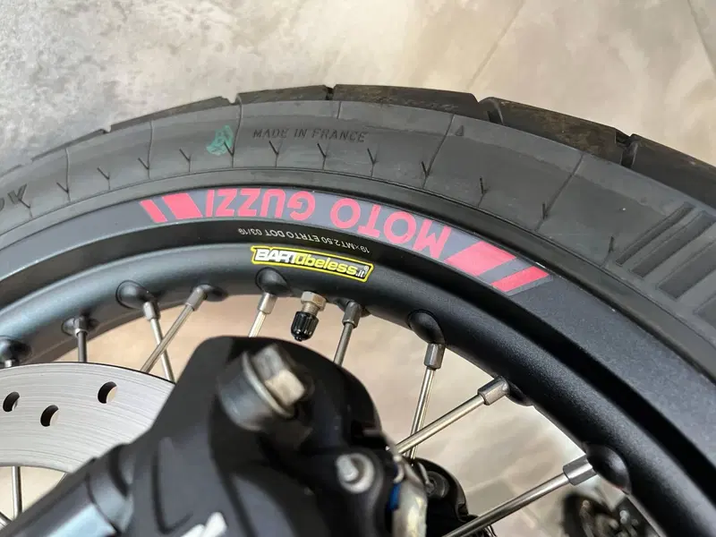 Moto Guzzi V85 TT (2019 - 20) (11)