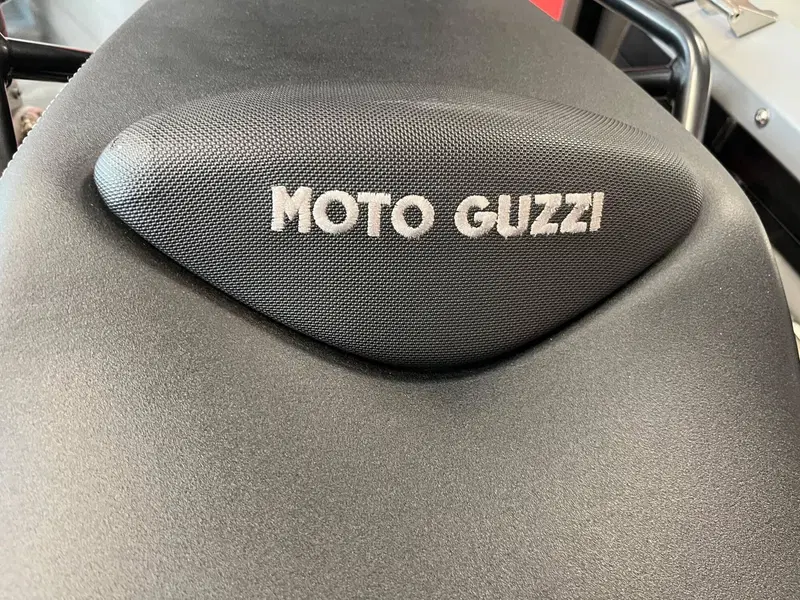 Moto Guzzi V85 TT (2019 - 20) (12)