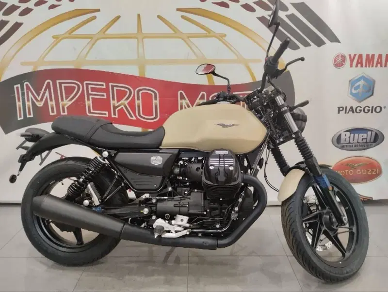 Moto Guzzi V7 Stone (2025 - 26) (2)