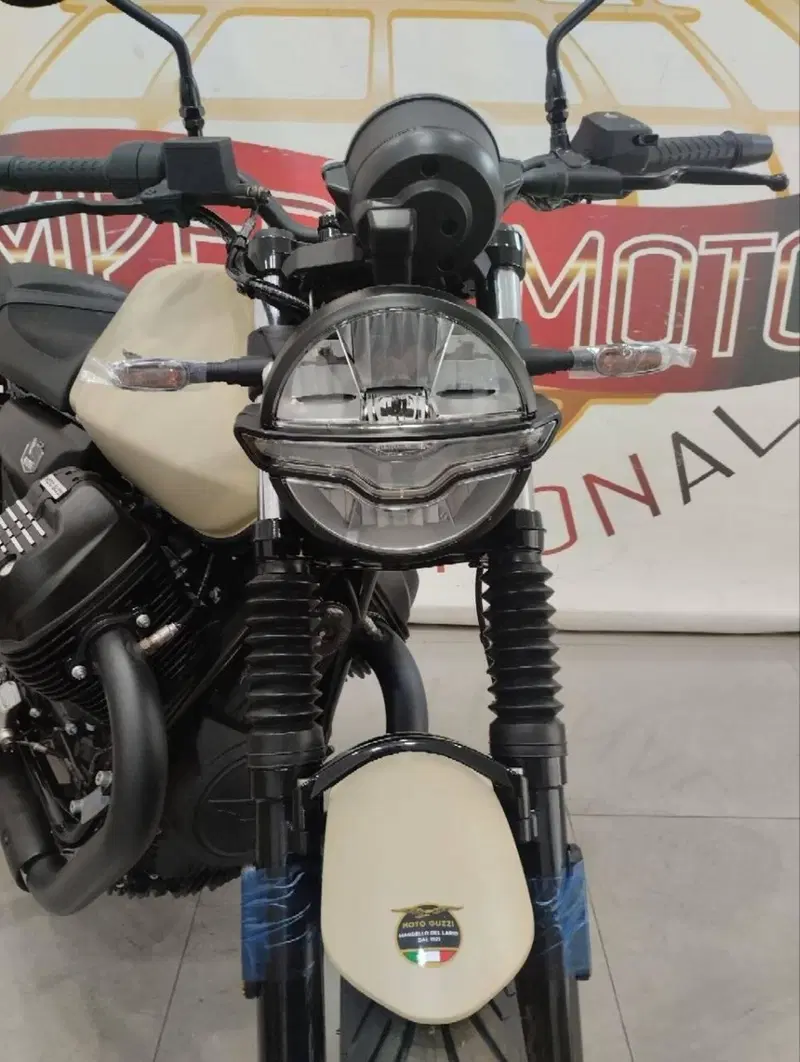 Moto Guzzi V7 Stone (2025 - 26) (4)