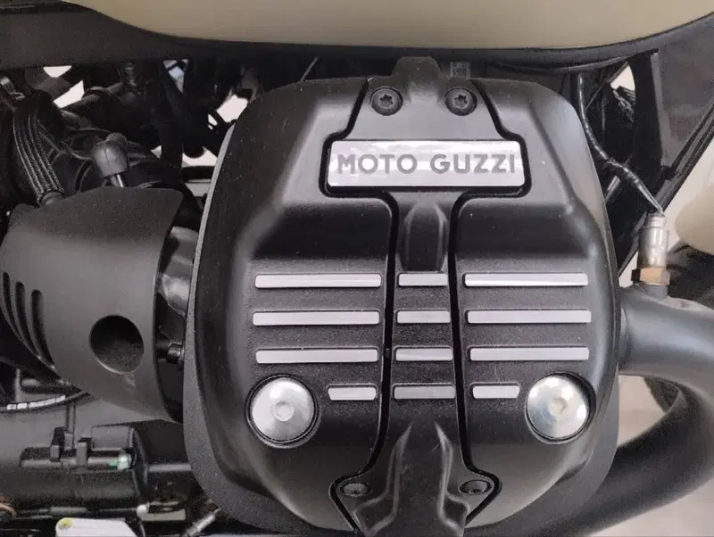 Moto Guzzi V7 Stone (2025 - 26) (6)