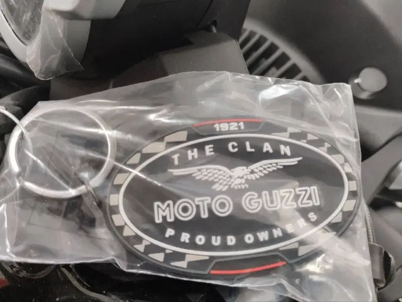 Moto Guzzi V7 Stone (2025 - 26) (9)