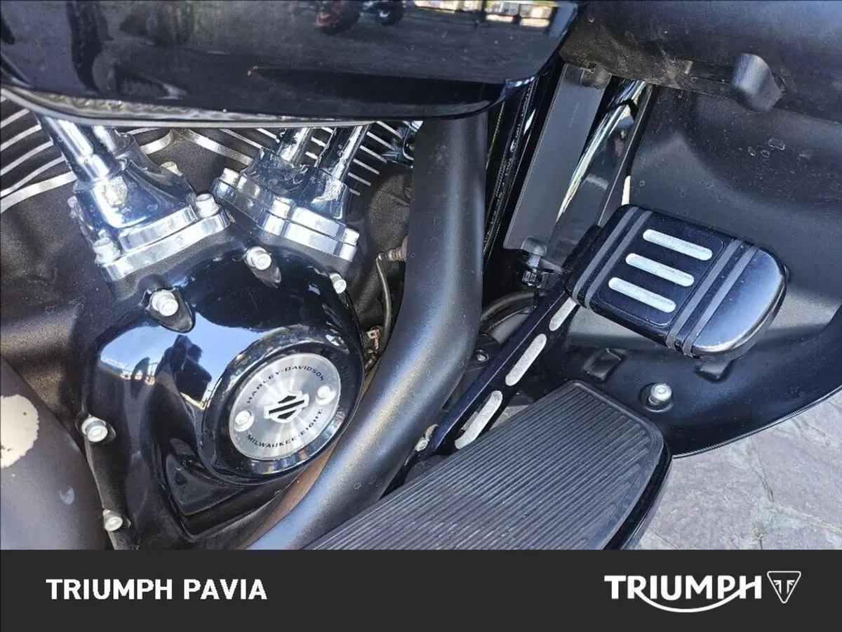 Harley-Davidson 114 Road Glide Ultra (2019) - FLTRXU (29)