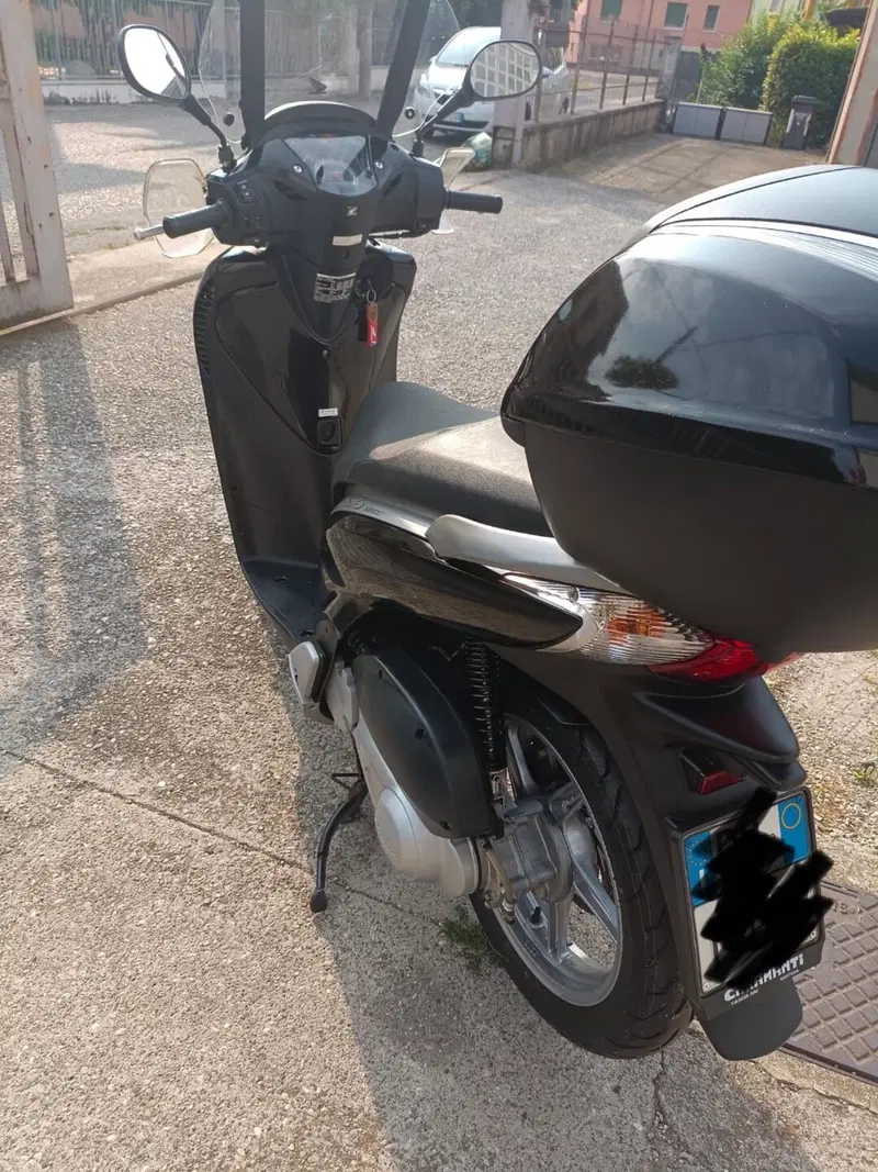 Honda SH 150i (2009 - 12) (4)