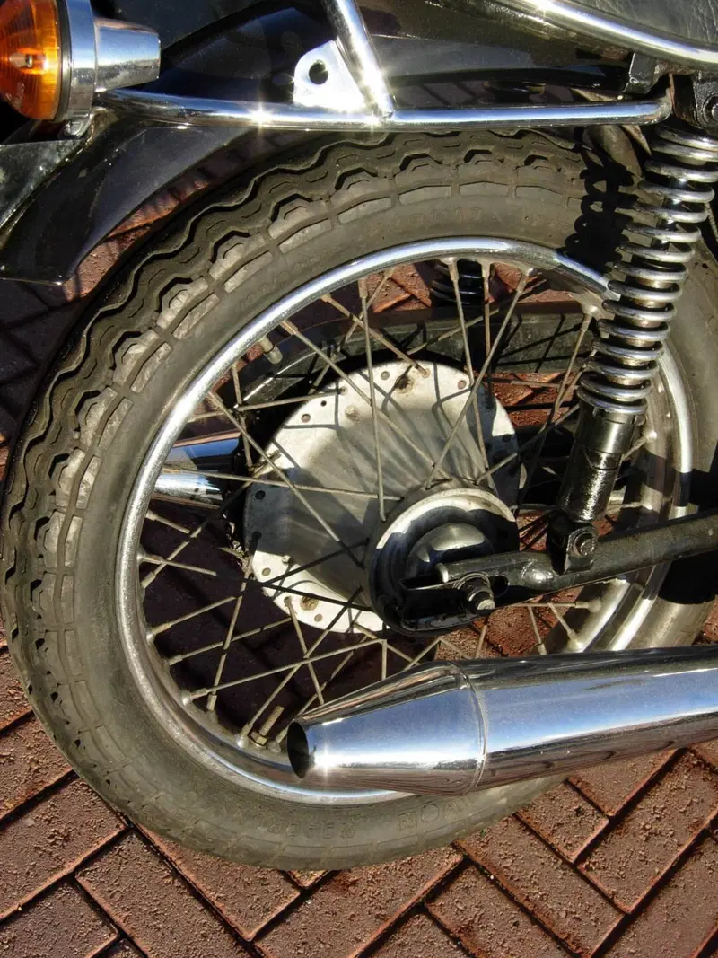 Triumph BONNEVILLE T120R (3)