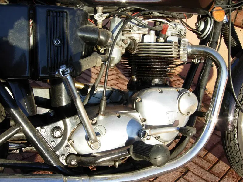 Triumph BONNEVILLE T120R (4)