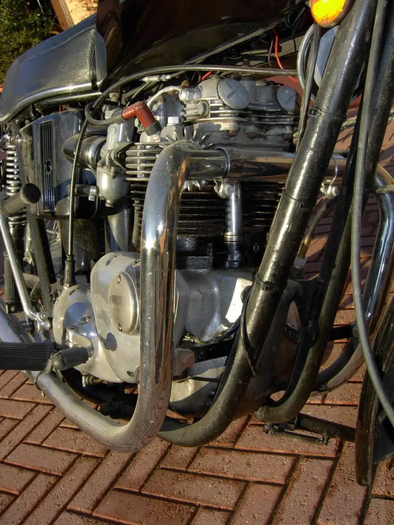 Triumph BONNEVILLE T120R (5)