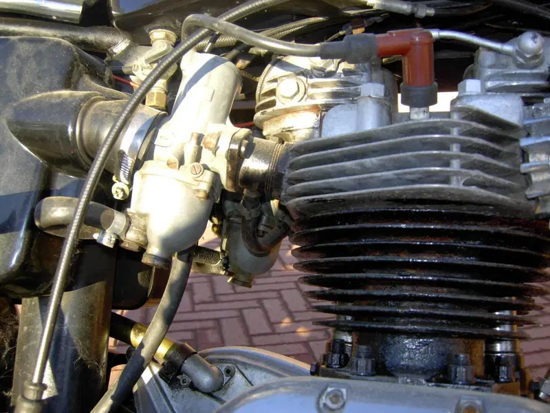 Triumph BONNEVILLE T120R (7)