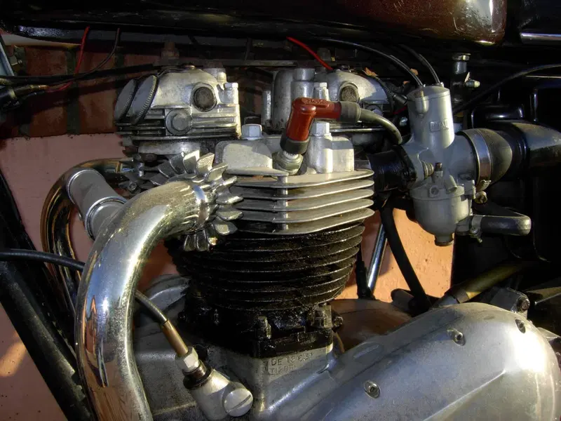 Triumph BONNEVILLE T120R (9)