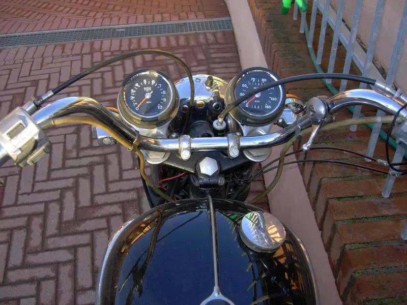 Triumph BONNEVILLE T120R (15)