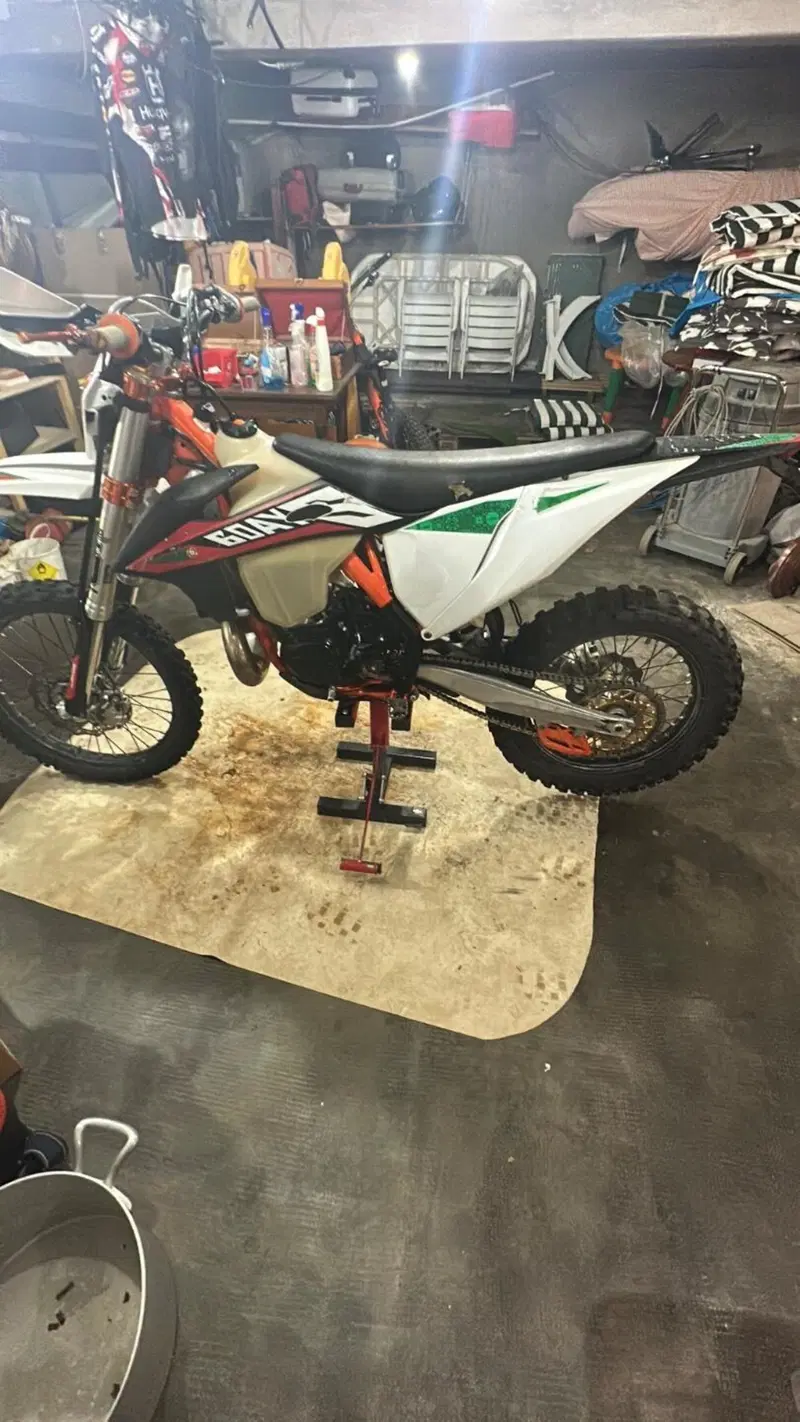 KTM 300 EXC E Six Days TPI (2020) (4)