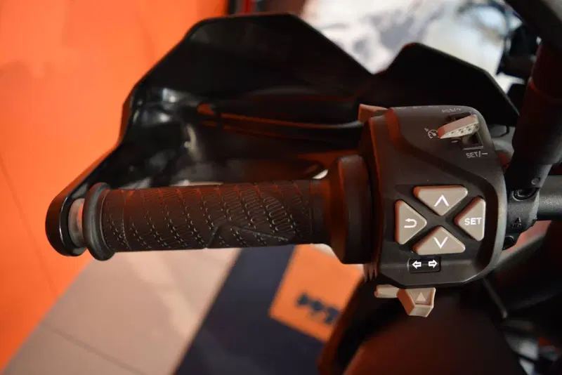 KTM 890 SMT (2023 - 25) (10)