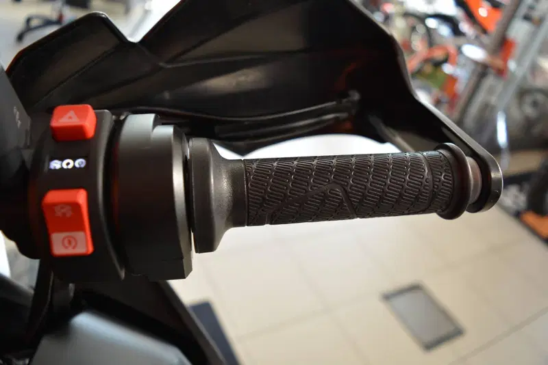 KTM 890 SMT (2023 - 25) (11)