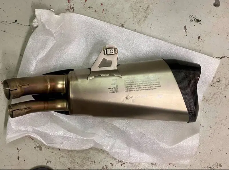 Silenziatore slip-on BMW MOTORRAD per S1000R Akrapovic (2)