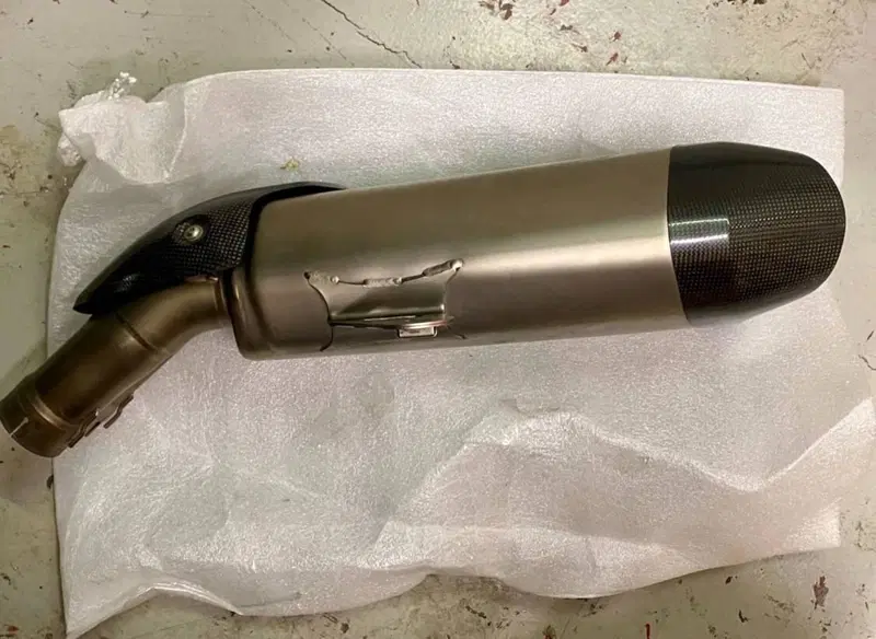 Silenziatore slip-on BMW MOTORRAD per S1000R Akrapovic (12)