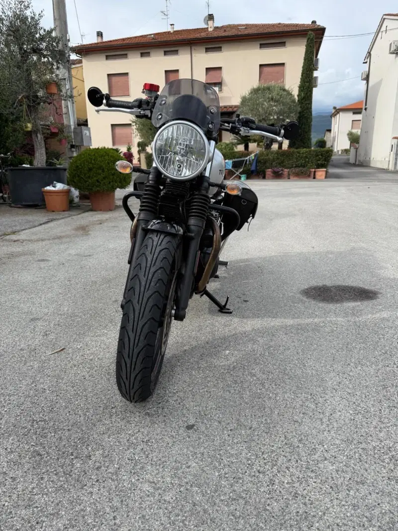 Triumph Street Twin 900 (2016) (4)